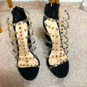 🆕 SZ 5.5 studded caged sandal